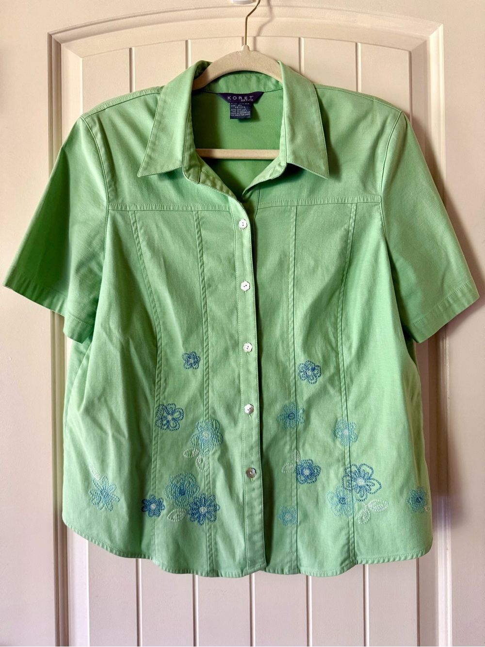 Vintage Y2K Koret Petite Floral Embroidered Short Sleeve Blouse